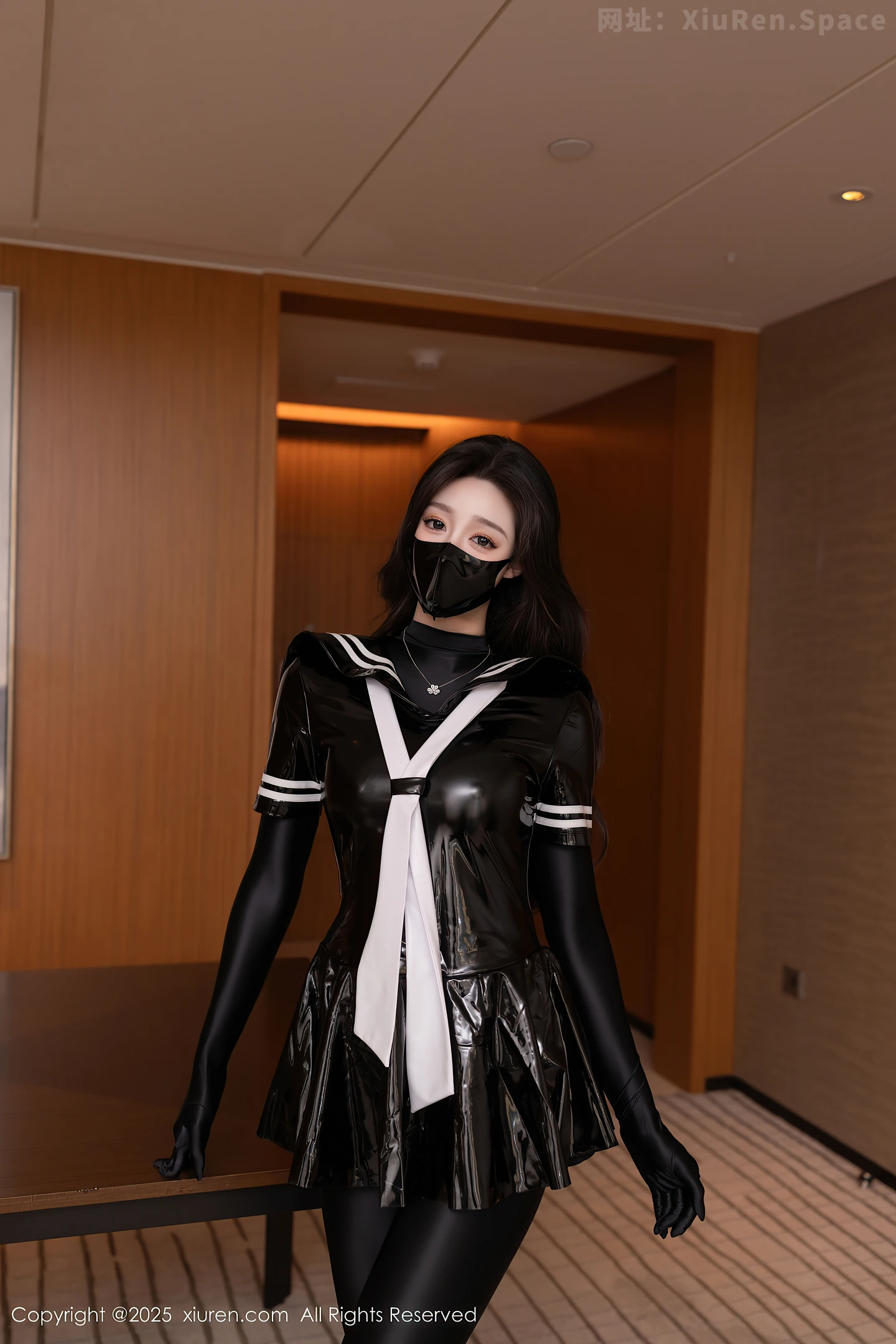 图片[2]-[XiuRen秀人网] VOL.10087 模特小逗逗性感黑色胶衣+魅惑连体黑丝秀曼妙身姿撩人诱惑写真82P-秀人网官方网站